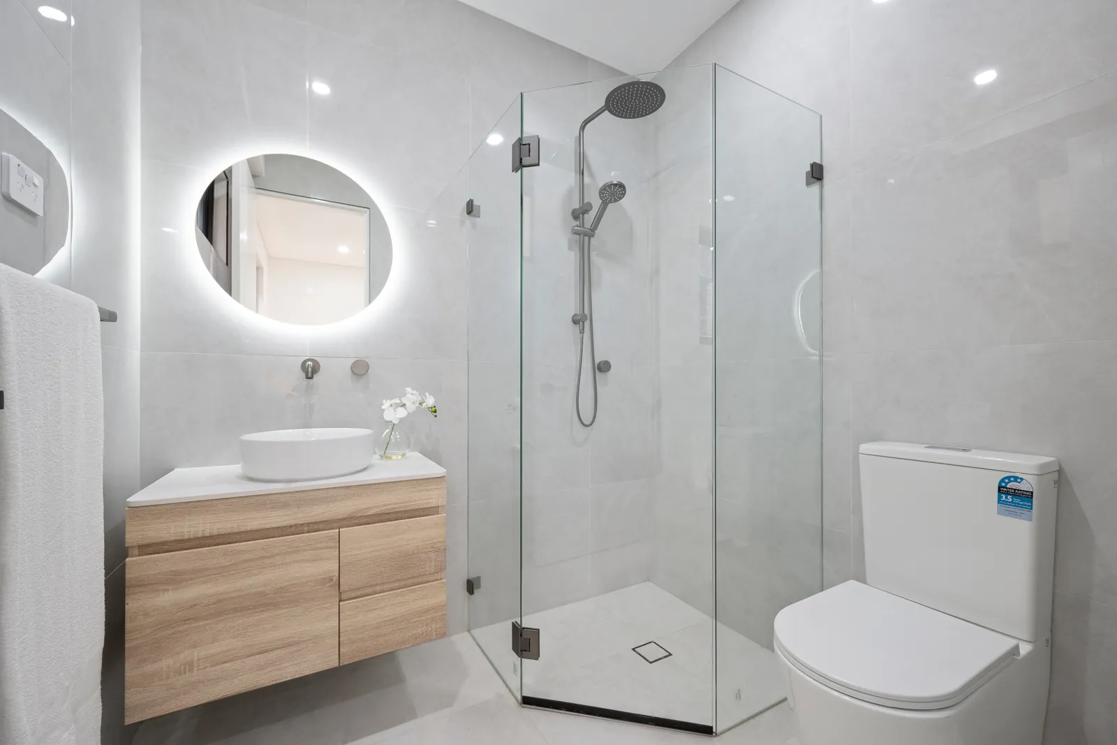 Linda Street — second bathroom