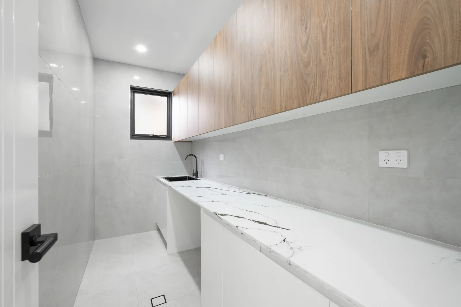 Linda Street — laundry room